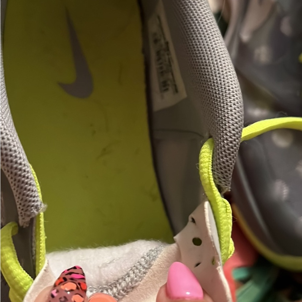 Womens Nikes size 8.5